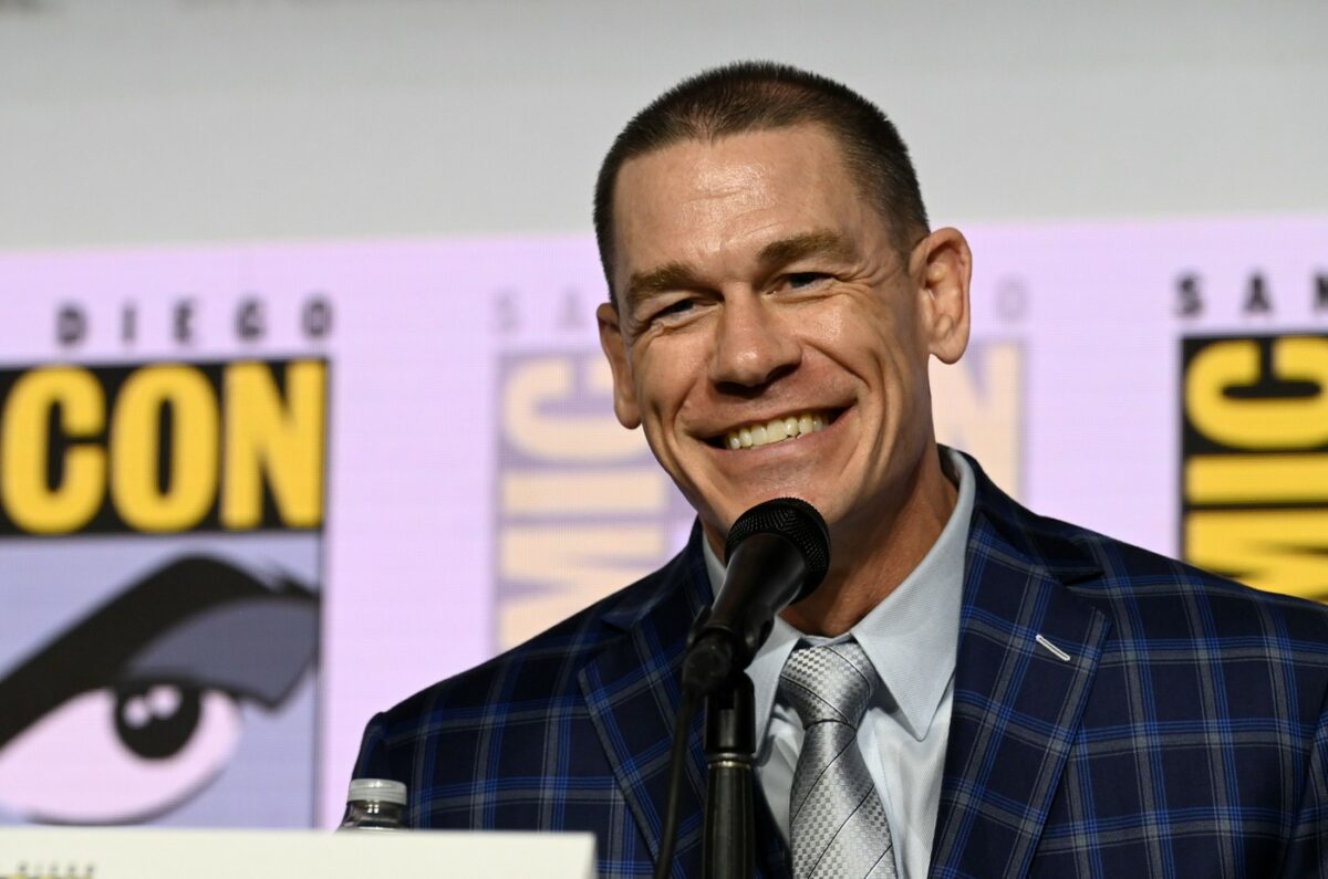 John Cena vorbește deschis despre cele două transplanturi de păr. „Mi-au schimbat complet viața”