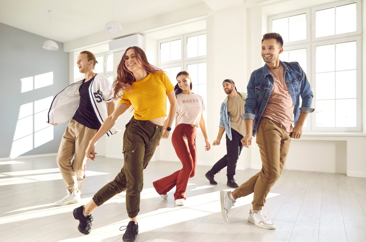 De ce ar trebui să dansezi mai des. Beneficiile surprinzătoare pentru creier explicate de neurologi