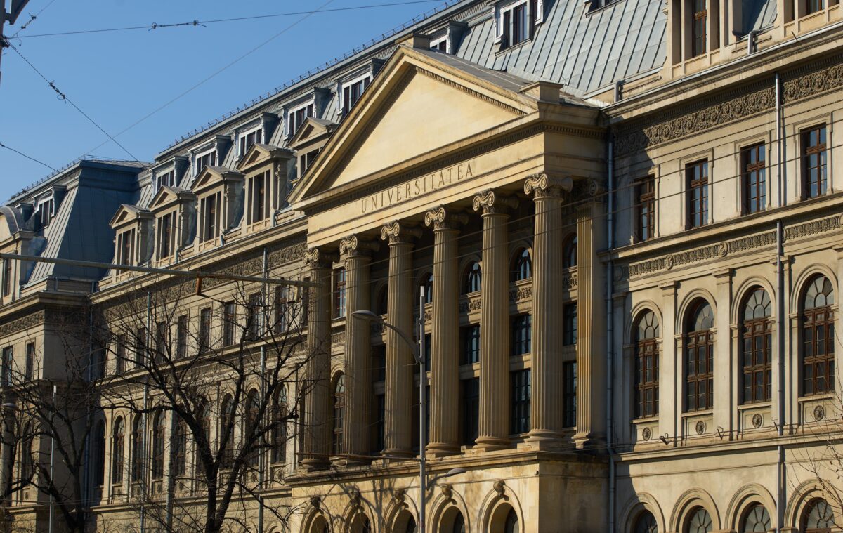 Facultățile care îți pot aduce un salariu peste medie. Domeniile cu viitor până în 2030