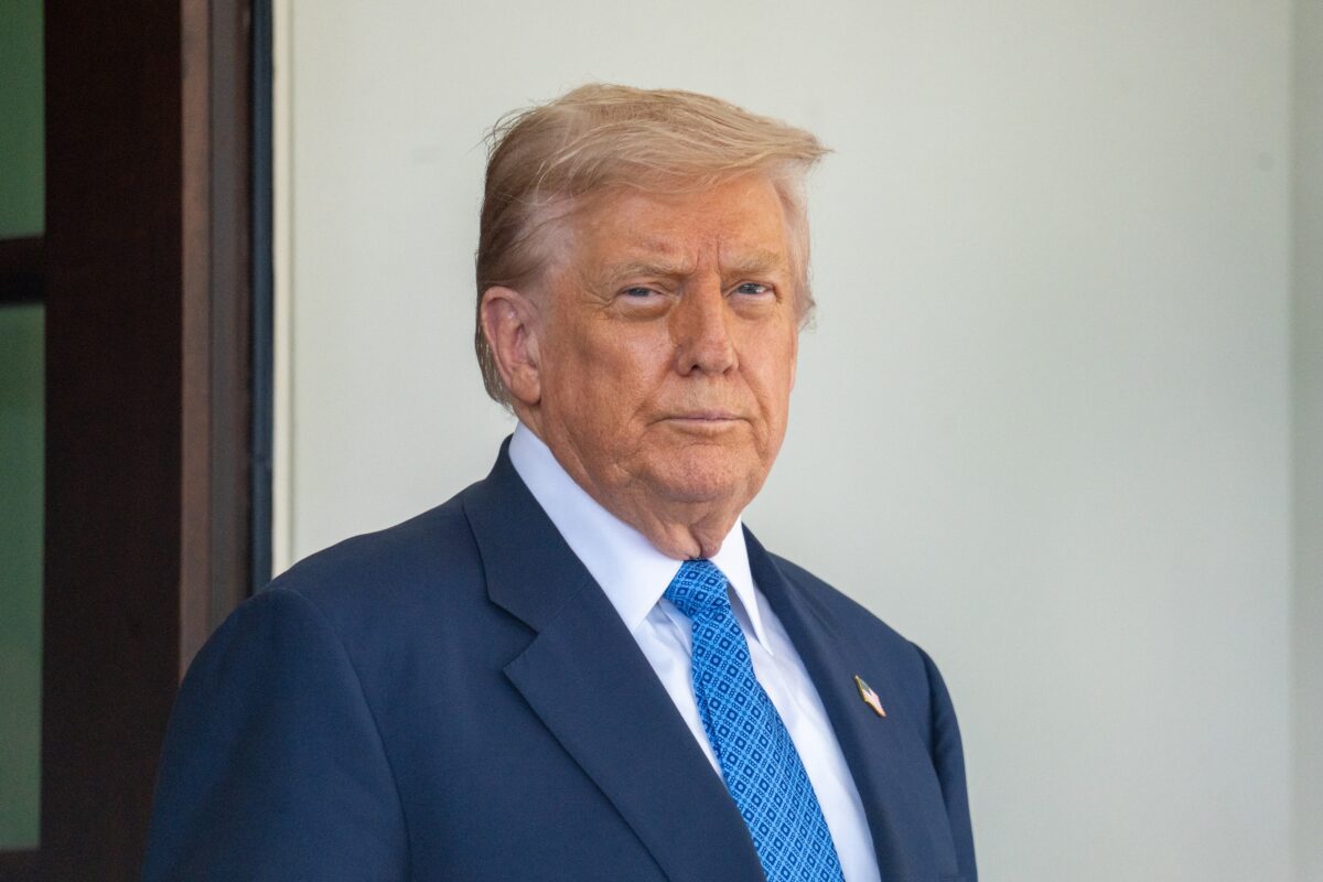 Donald Trump revine cu un nou videoclip AI bizar. Imaginile au devenit virale