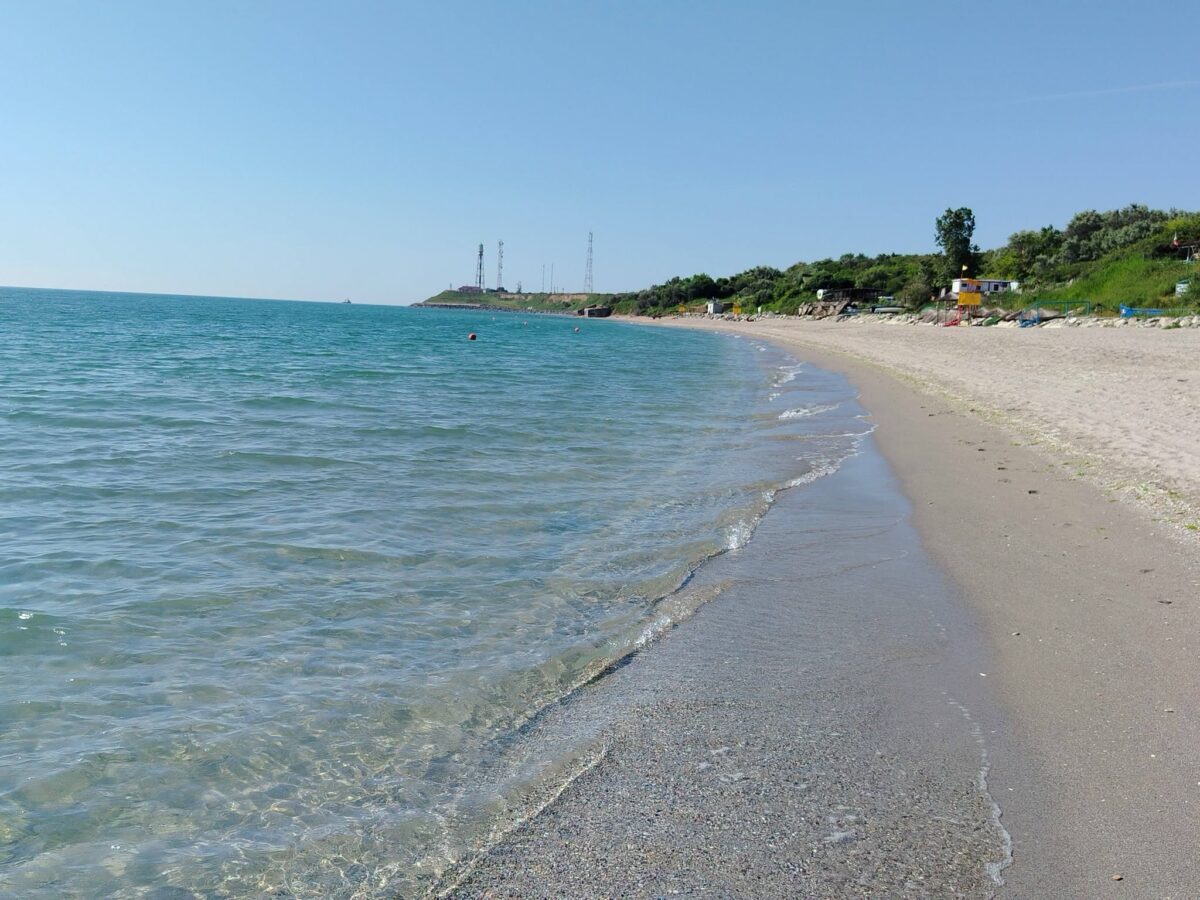 Destinația tot mai preferată de români. Locul în care apa are nuanțe superbe, iar haosul de pe litoral dispare