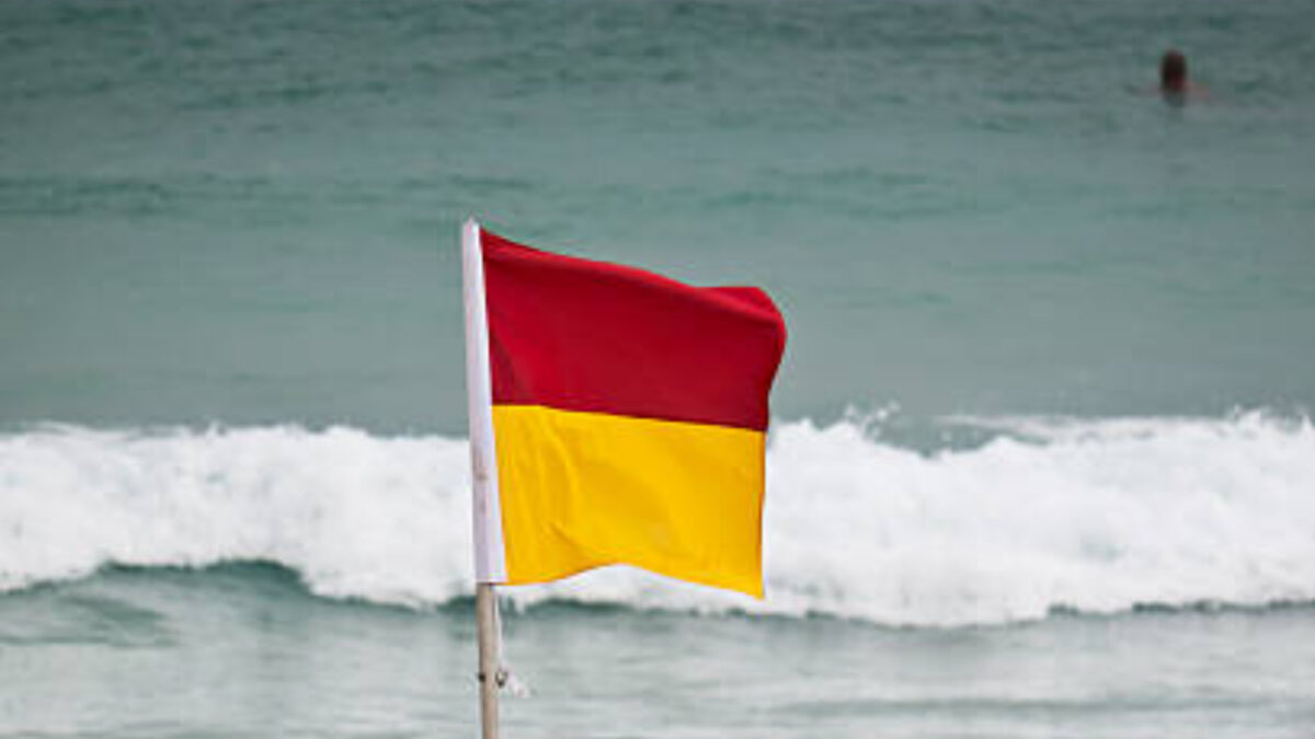 O persoană a murit înecată în Mamaia Nord. Pe plajă nu era arborat steagul roșu