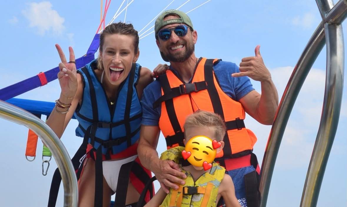 Gabriela Prisăcariu, gest de curaj la 33 de ani. Soția lui Dani Oțil a făcut parasailing pentru prima dată
