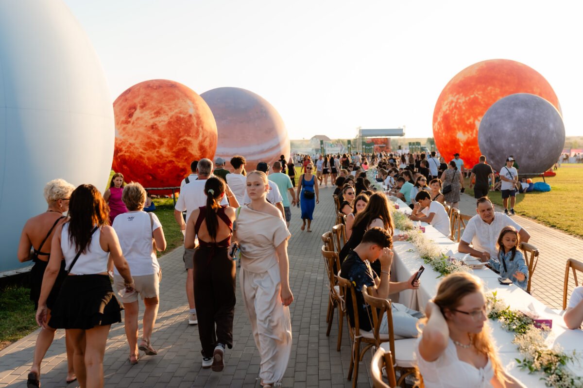 (P) NIBIRU găzduiește primul Guinness World Records: LaProvincia, un brand Carmistin The Food Company, stabilește recordul mondial pentru cea mai mare porție de aripioare de pui servită la un eveniment