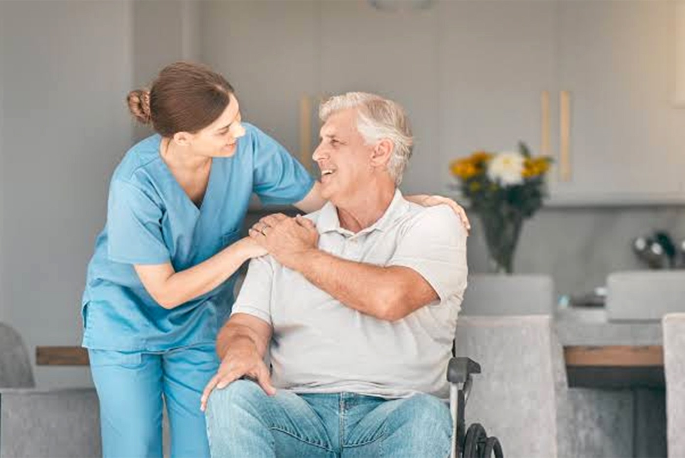 Ce s-a întâmplat după ce o badantă româncă de 51 de ani s-a măritat cu italianul de 90 de ani pe care-l îngrijea. Ce au observat rudele pensionarului