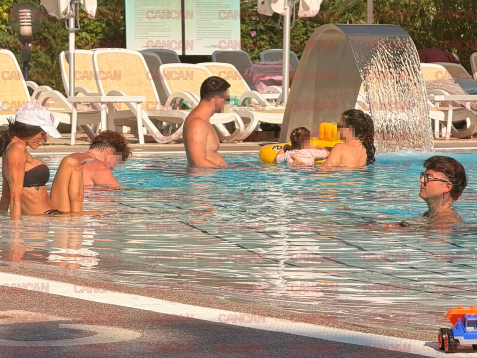 George Jaguarul s-a relaxat la piscină alături de iubita lui