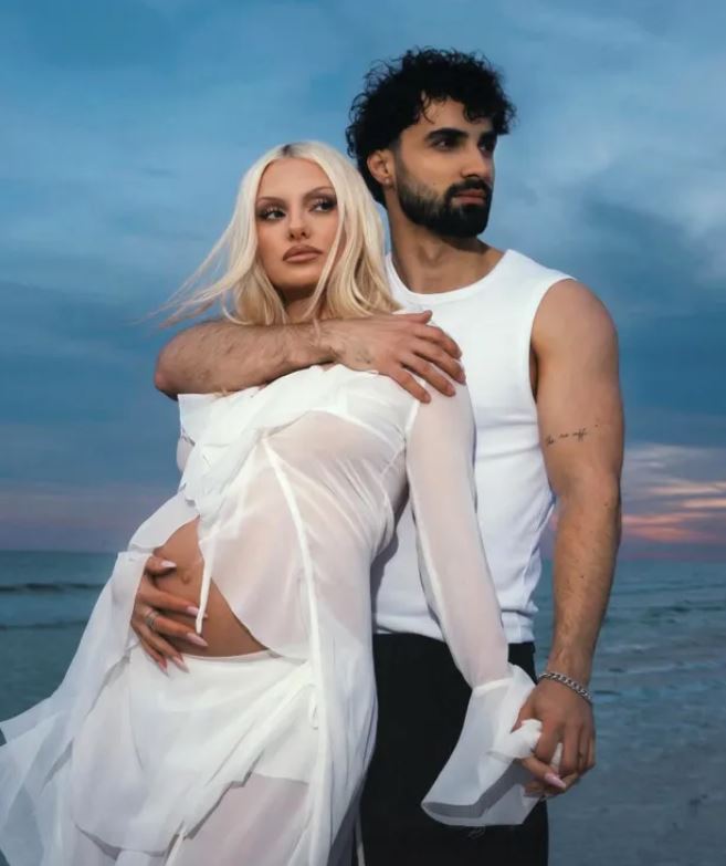 Alexandra Stan și-a făcut apariția alături de iubitul ei, la doar câteva zile după ce a devenit mamă