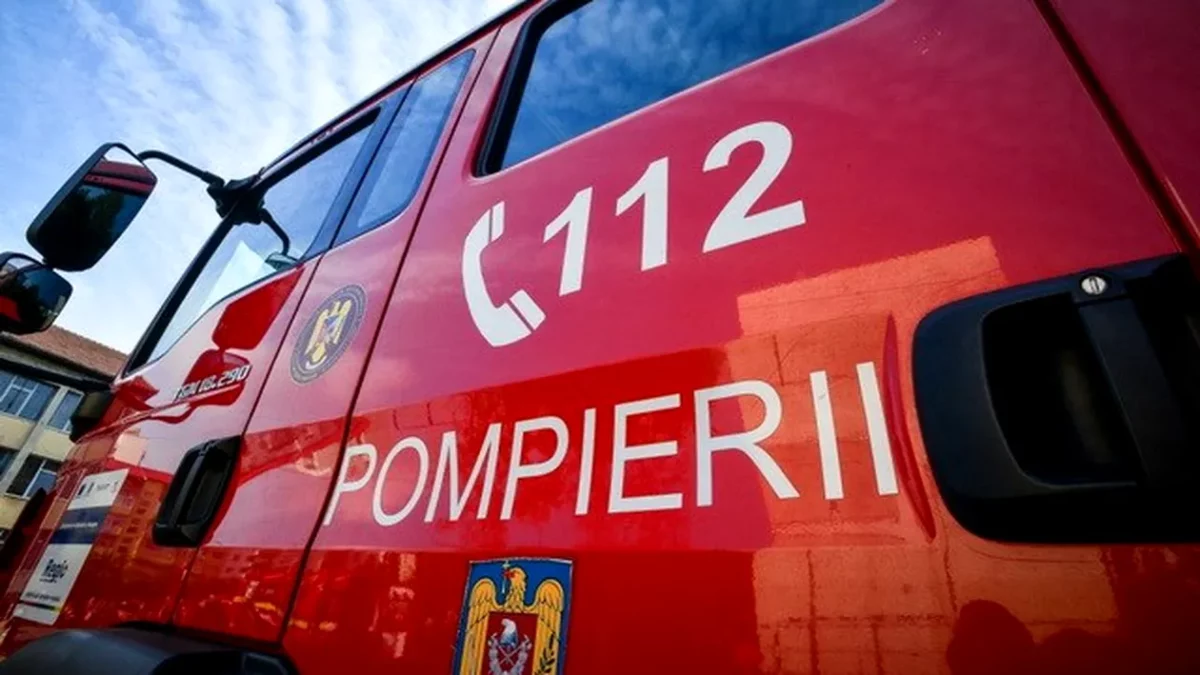 Explozie puternică într-un bloc din Galați, urmată de incendiu. Trei oameni au fost răniți
