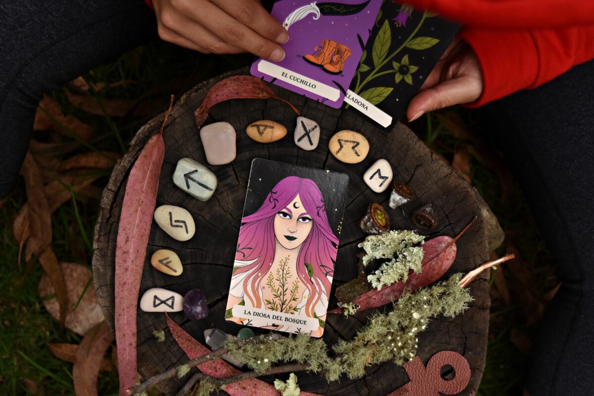 Horoscop rune azi, 10 august 2026. Zodia care va avea probleme la locul de muncă. Ai grijă la colegi!