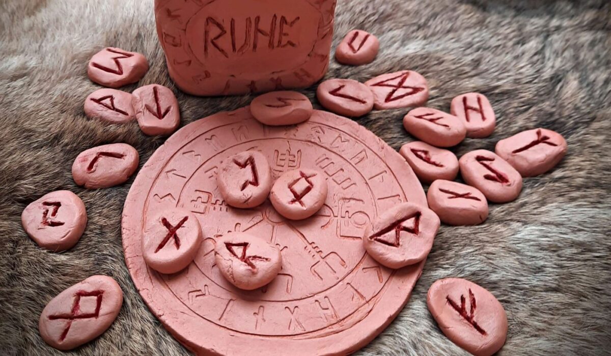 Horoscop rune azi, 6 august 2026. Uruz spune clar: o zodie nu are voie să cheltuiască bani deloc