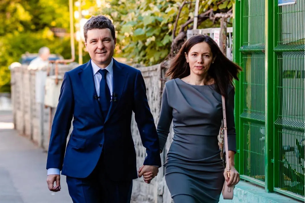 Nicușor Dan a publicat declarația de avere a Mirabelei Grădinaru! Ce bunuri deține partenera președintelui