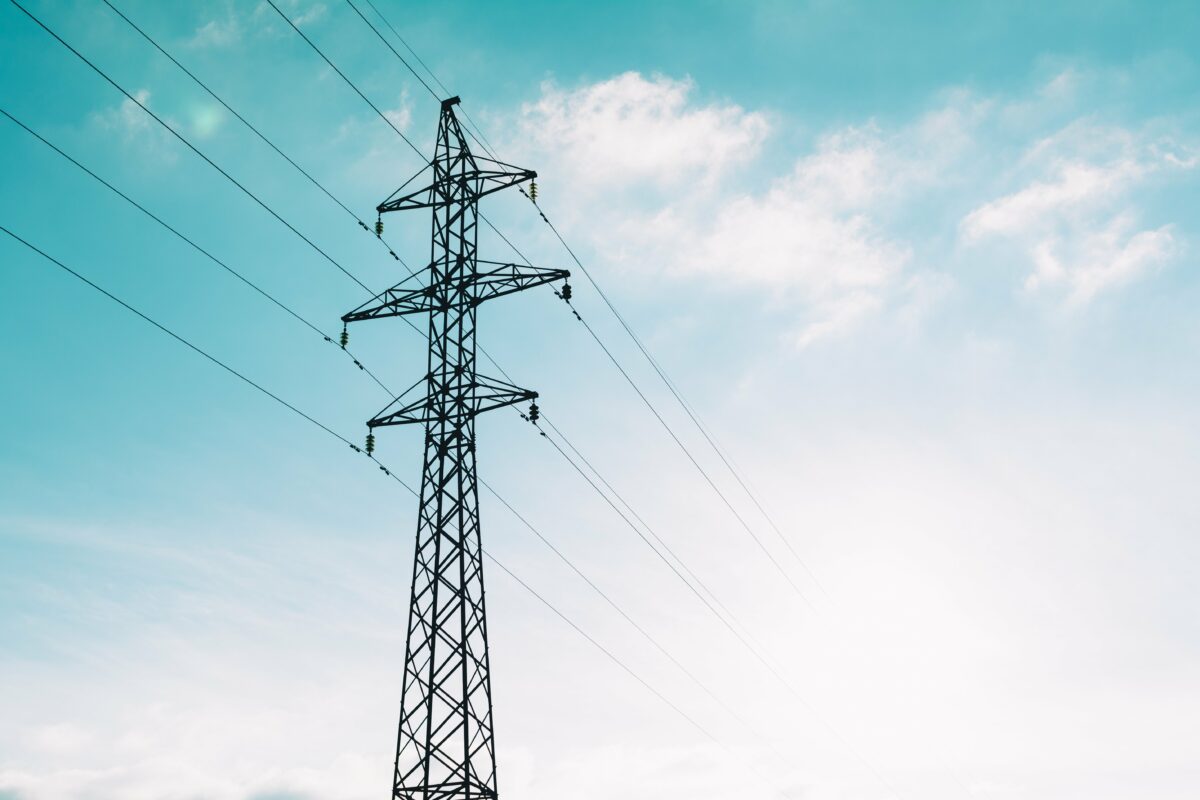Preț record la energia electrică în România. Importurile scumpe pot aduce facturi mai mari