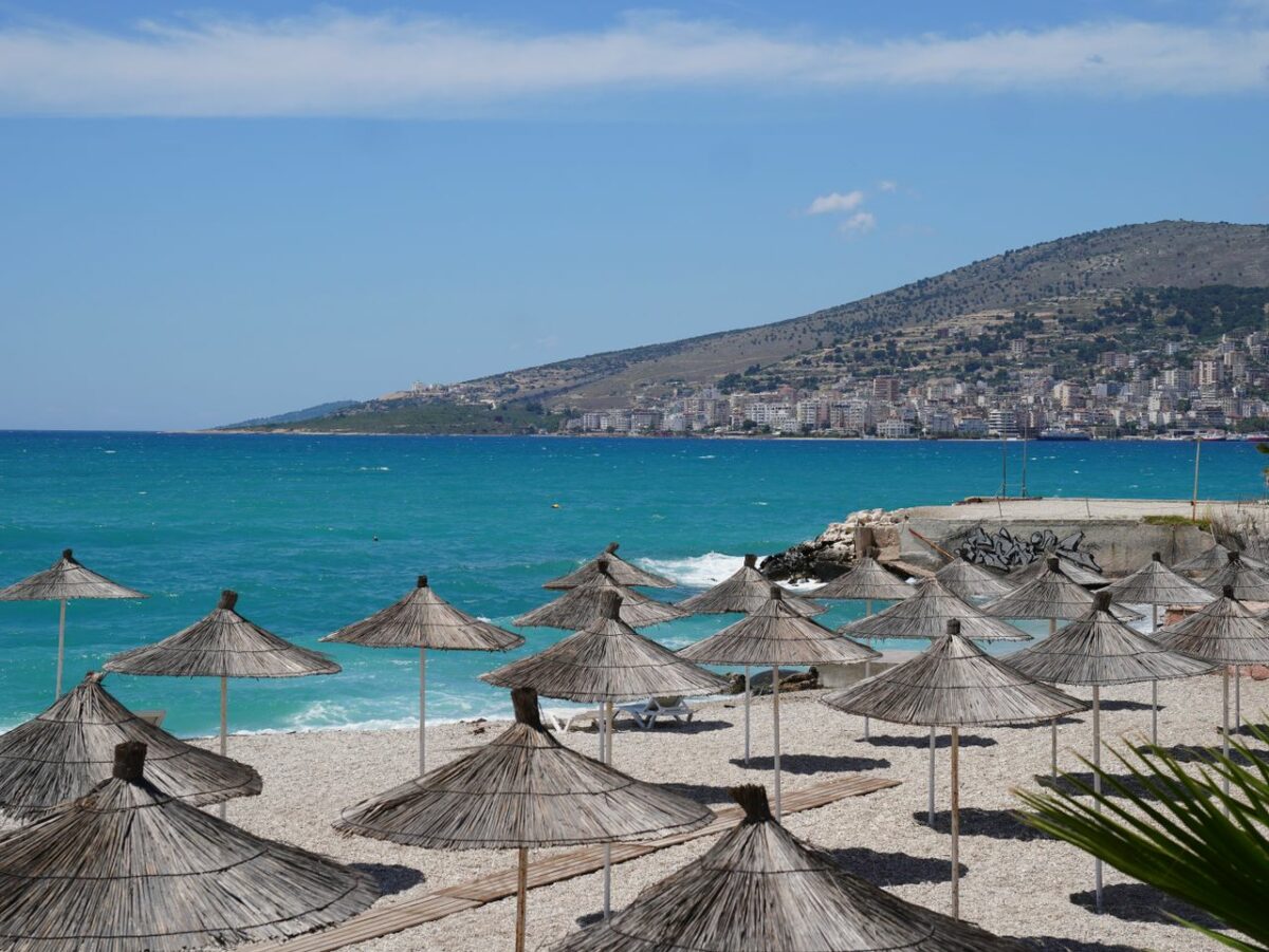 Turiști păcăliți de agenția de turism. Au plătit 3.540 de euro pentru o vacanță în Bulgaria la care nu au mai ajuns