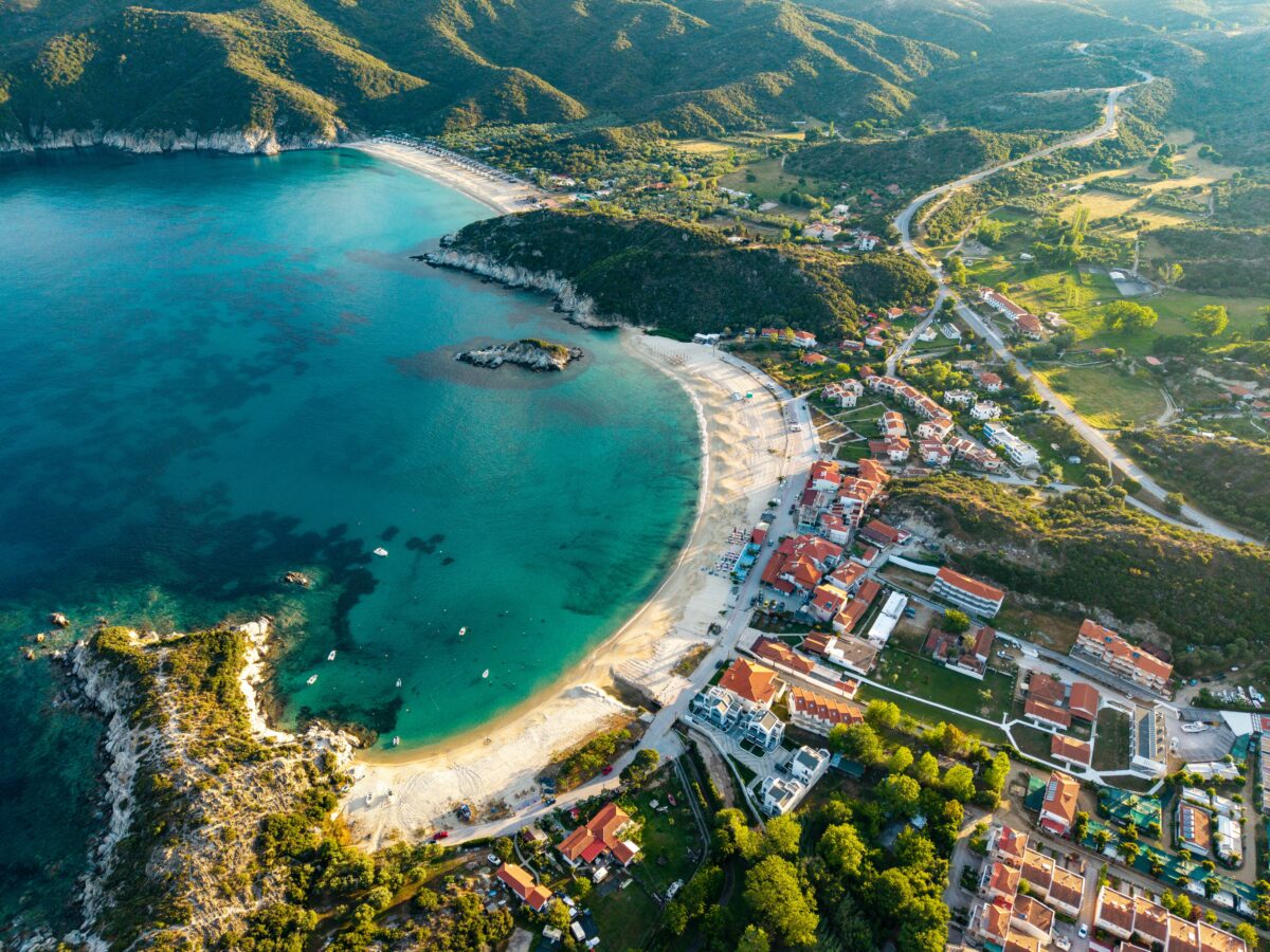 Româncă, cucerită de o stațiune din Halkidiki. Prețul unei mese i-a surprins pe turiști