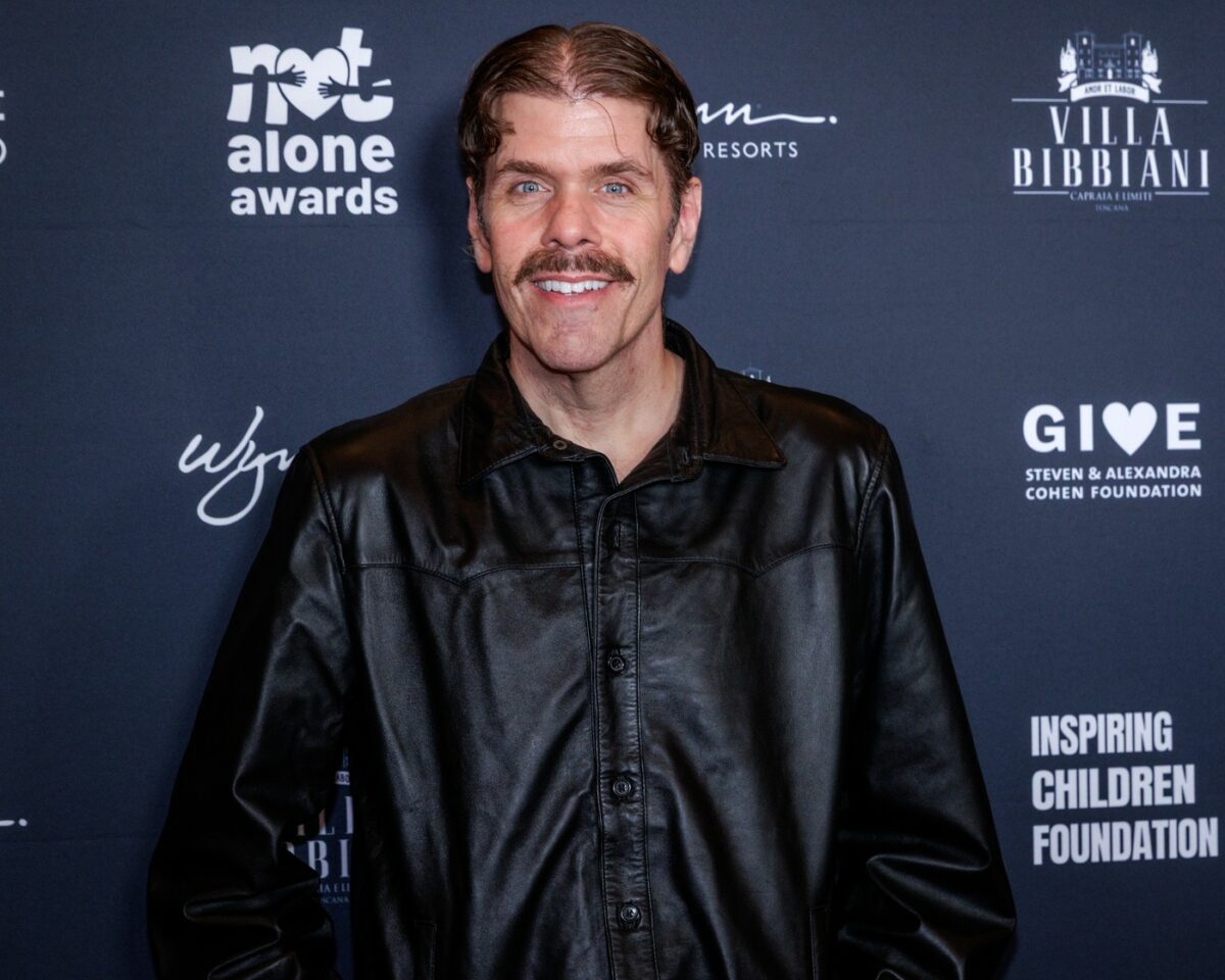Perez Hilton a fost spitalizat de urgență. Bloggerul și-a provocat răni singur în timpul unui live pe TikTok