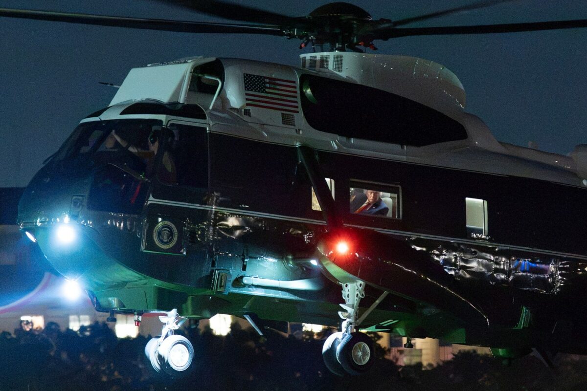 Elicopterul lui Donald Trump, aproape de coliziune cu un avion de pasageri. Autoritățile investighează incidentul