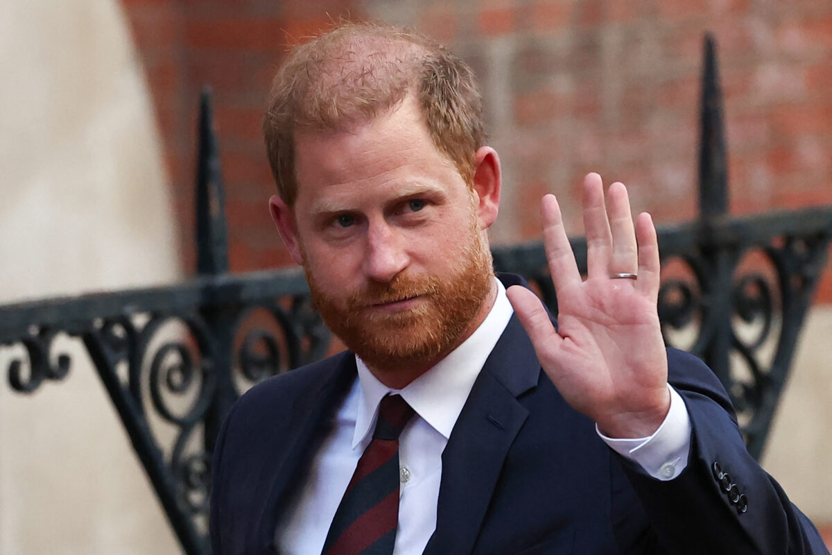 Prințul Harry renunță la conducerea unei organizații implicate într-un scandal de abuzuri. Decizia vine înaintea revenirii în Marea Britanie