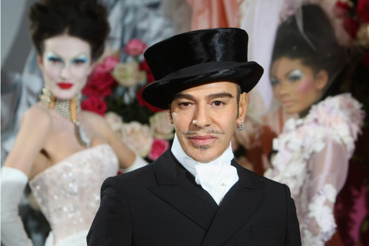 Met Gala 2027, în impas după anularea expoziției dedicate lui John Galliano. Care este motivul