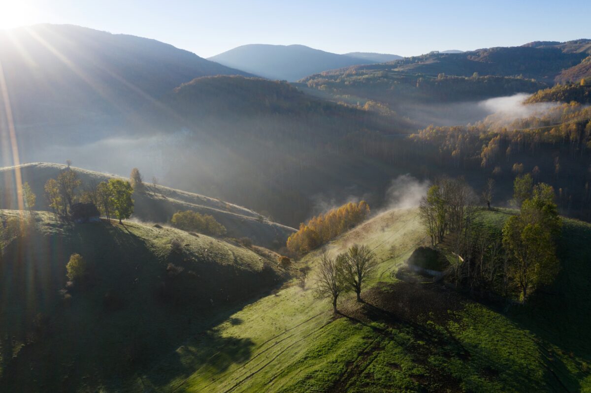 Destinația din România pe care The Guardian o laudă. Peisaje spectaculoase, urși și prețuri mult mai mici decât în Alpi