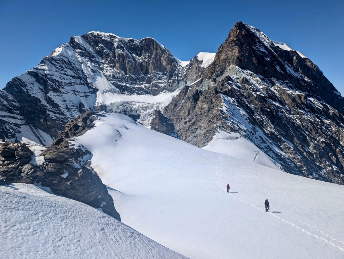Doi alpiniști dispăruți în 1992, găsiți după mai bine de trei decenii. Ce a scos ghețarul la iveală