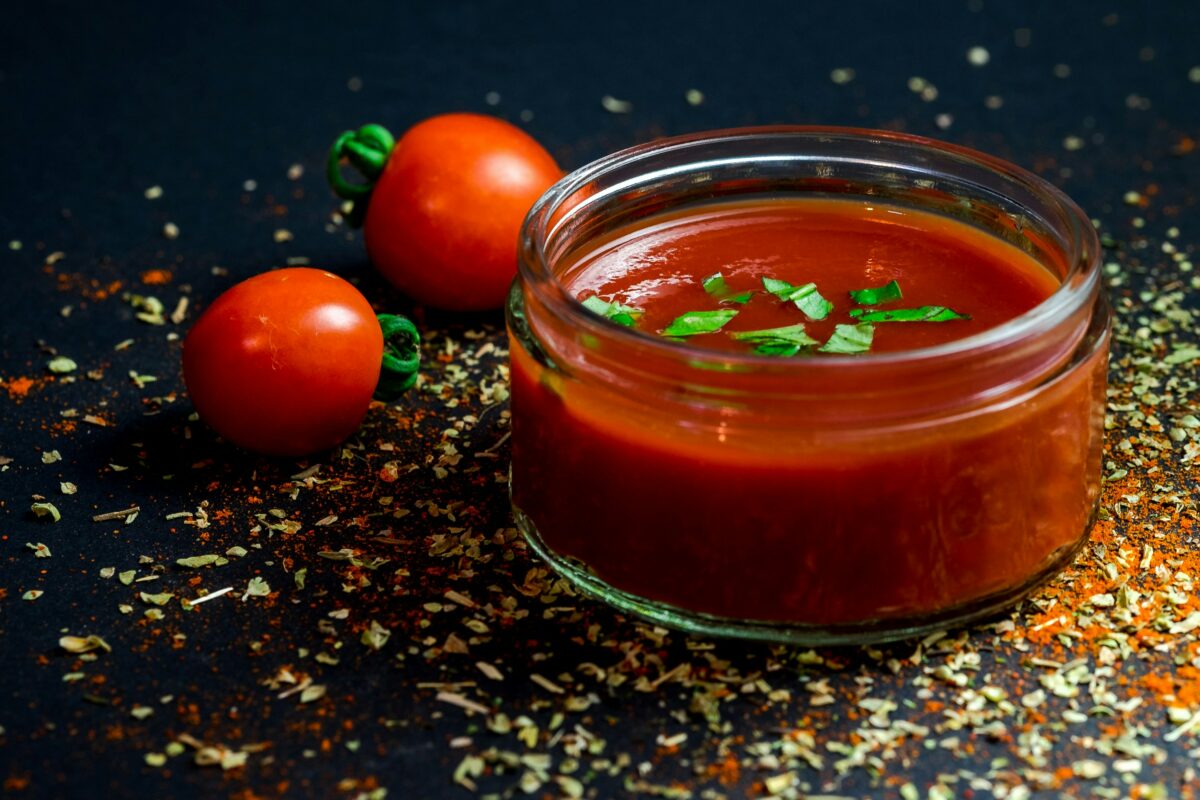 Cum faci cel mai bun bulion de casă. Ingredientul secret pe care trebuie să îl adaugi în borcan