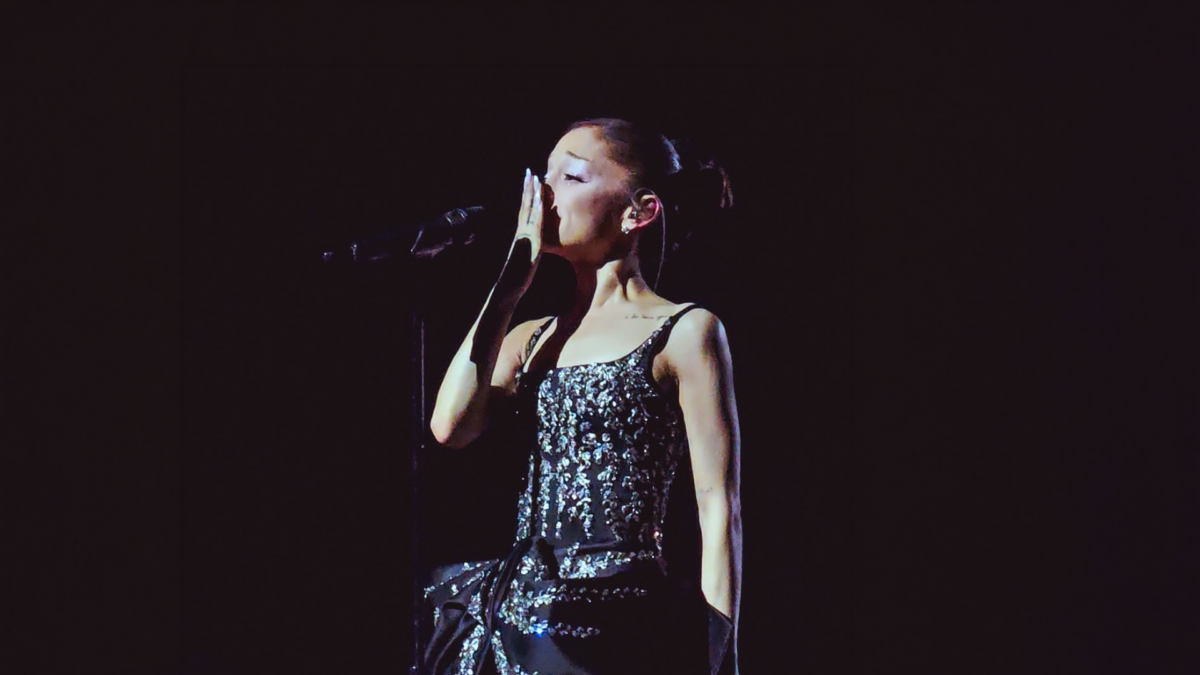 Ariana Grande a izbucnit în lacrimi la ultimul concert înainte de retragerea din lumina reflectoarelor. Mesajul emoționant pentru fani