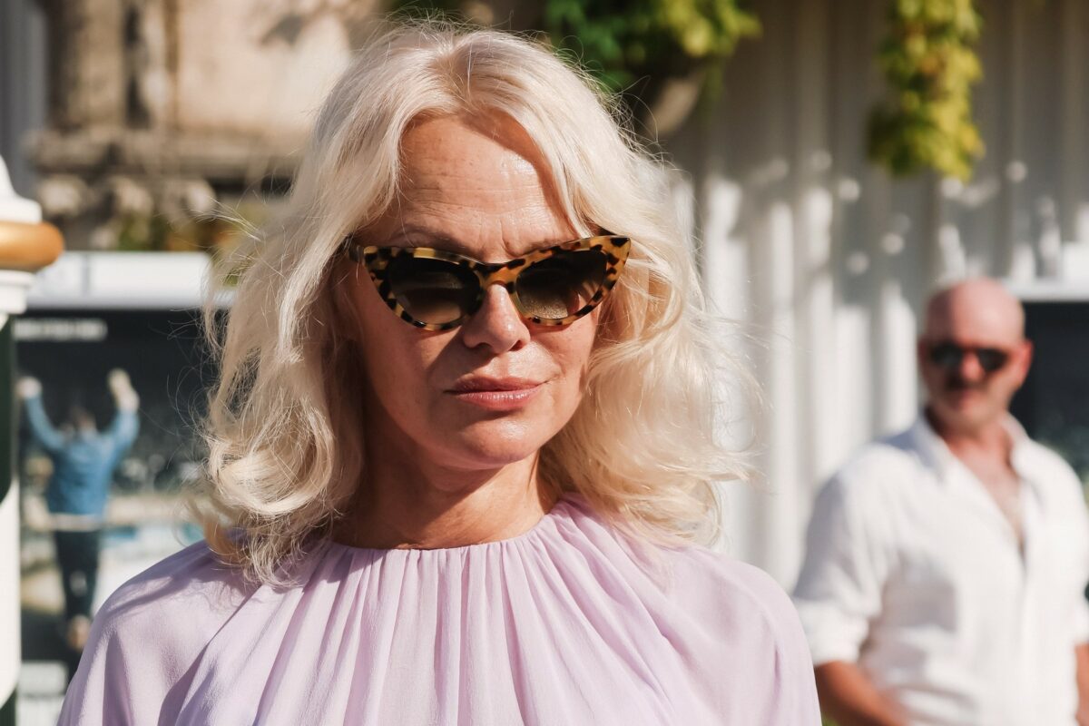 Diagnosticul care i-a schimbat viața Pamelei Anderson. I s-a spus că mai are doar 10 ani de trăit: „Era o condamnare la moarte”