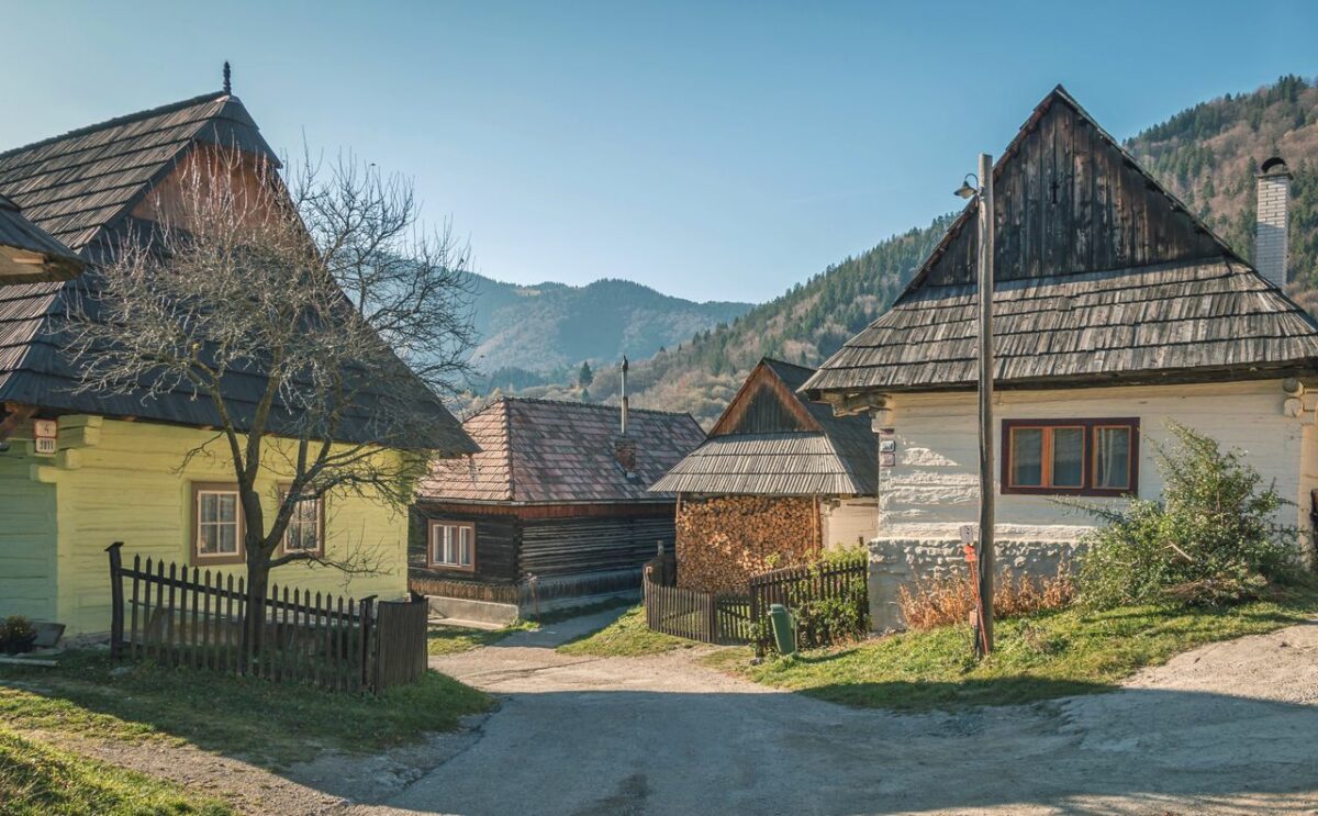 Case de vânzare la 3.000 de euro. Satele în care tot mai mulți tineri vor să-și cumpere o locuință
