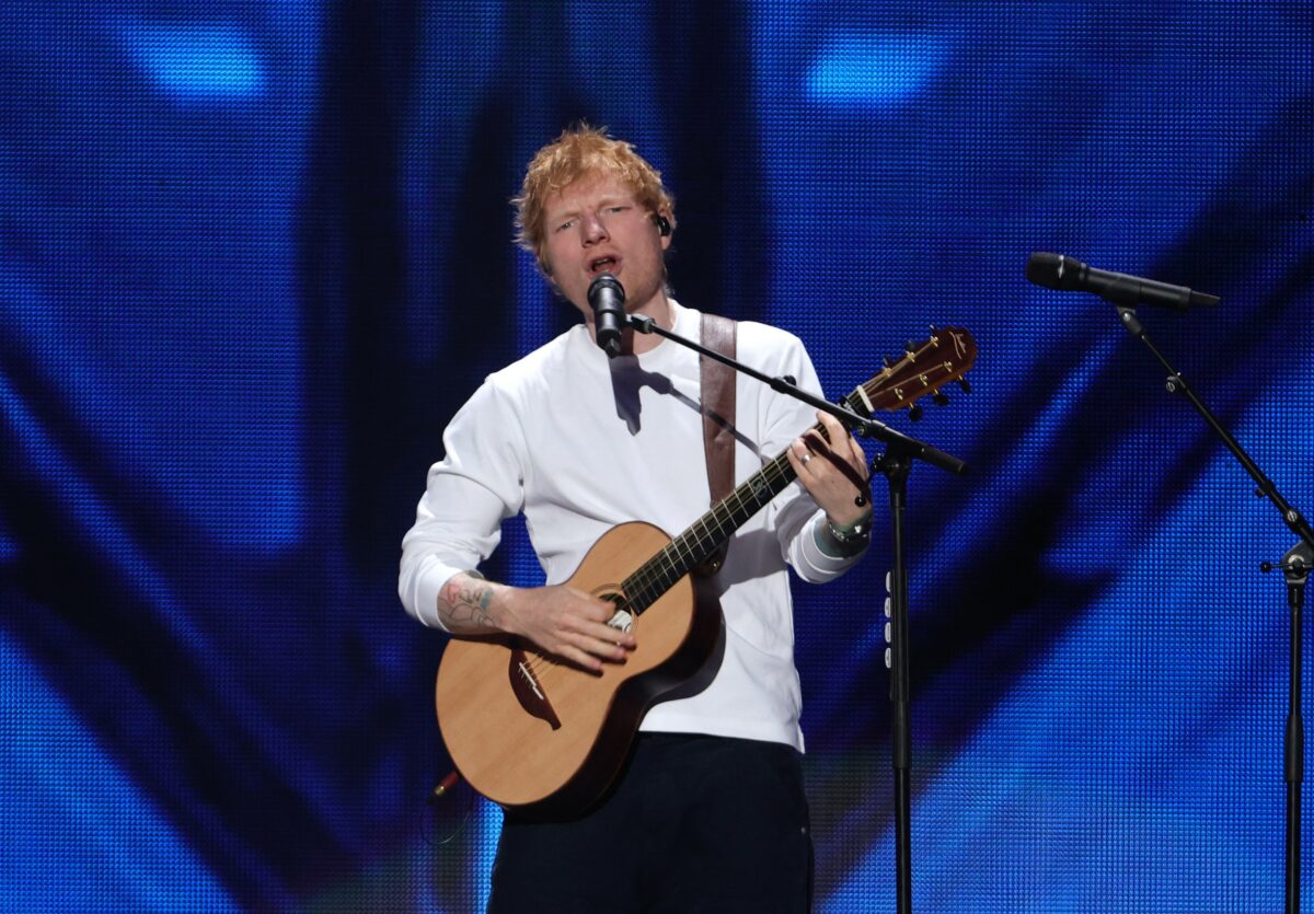 Incident grav după concertul lui Ed Sheeran. Șase persoane au ajuns la spital după ce au fost lovite de un utilaj