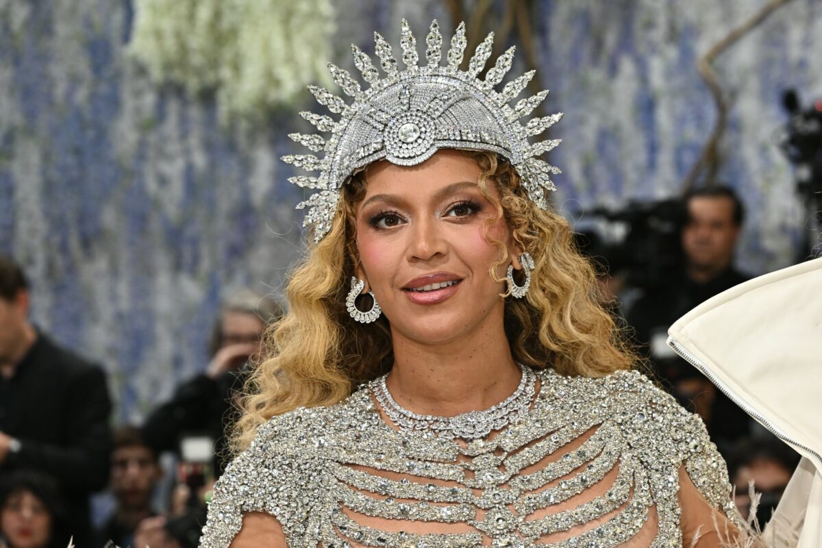 Beyonce vinde o cutie goală din lemn cu aproape 1.000 de dolari. Fanii au luat foc: „Pentru banii ăștia trebuie să ieși tu din ea”