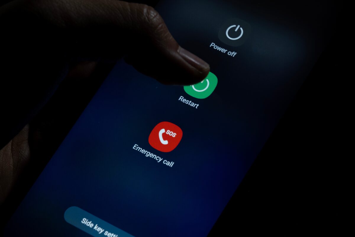 Ce se întâmplă dacă nu îți repornești niciodată telefonul. De ce specialiștii recomandă să o faci periodic