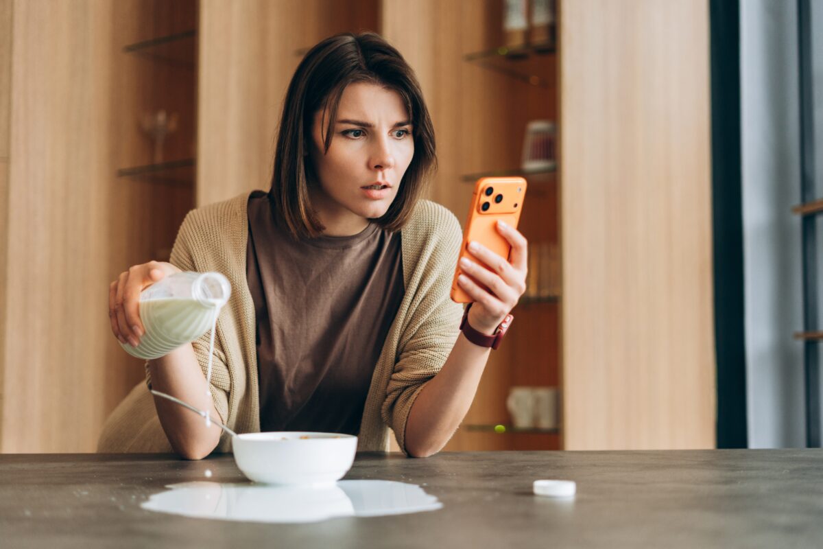 De ce este atât de greu să te concentrezi când telefonul este lângă tine. Ce se întâmplă chiar dacă nu îl folosești