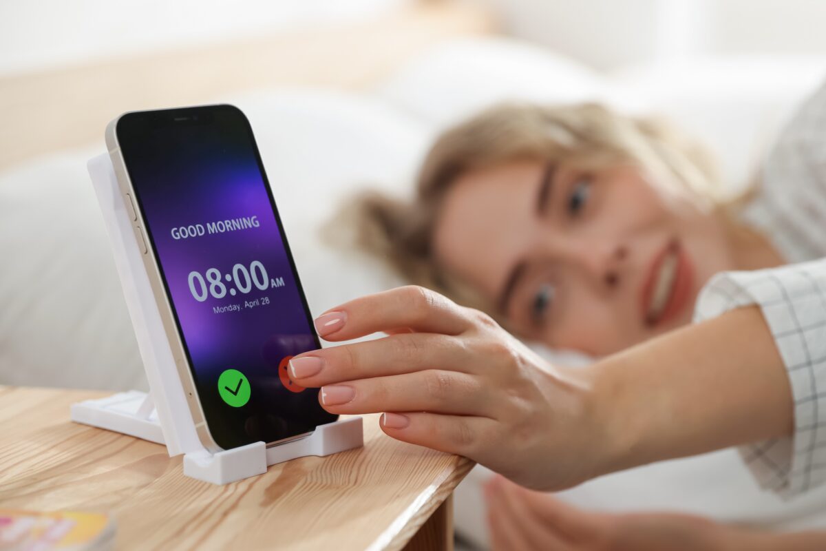 De ce te trezești uneori cu câteva minute înainte de alarmă. Explicația surprinzătoare a specialiștilor