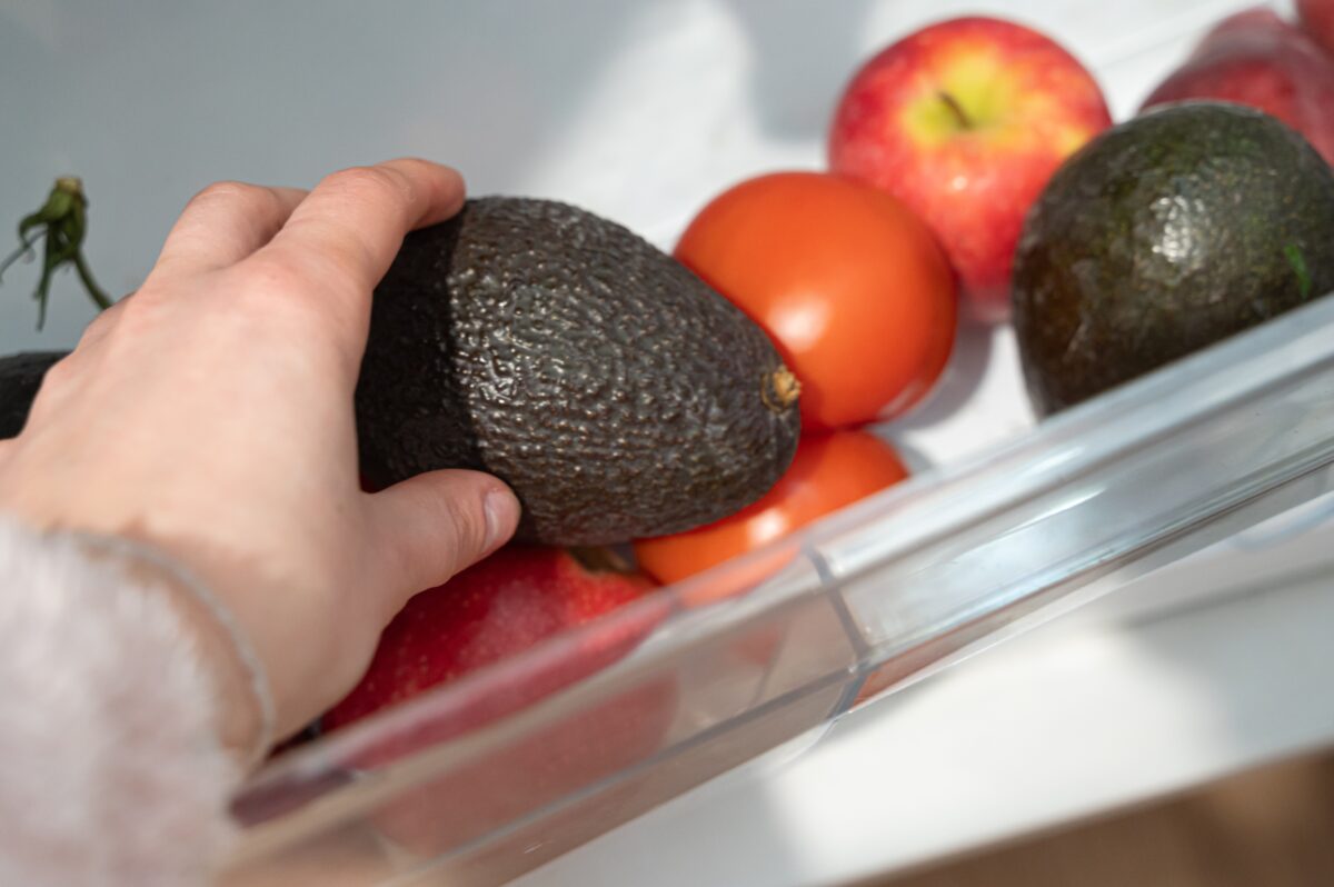 Cum păstrezi corect avocado, bananele și roșiile. Unde nu ar trebui să le ții