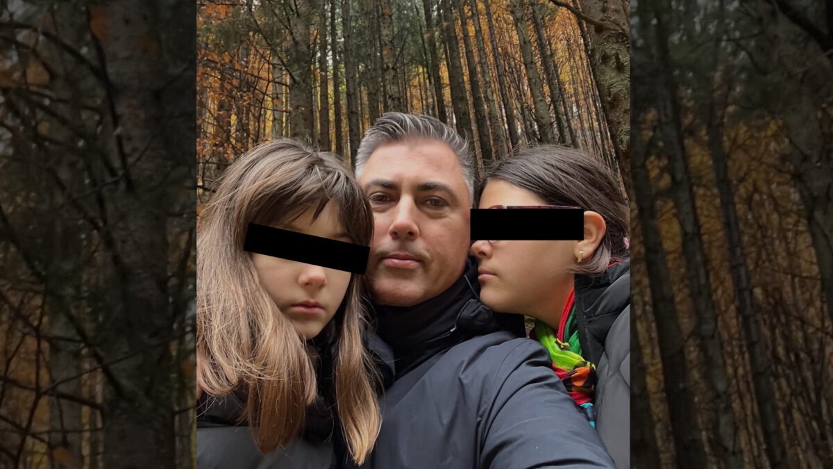Imagine Stire Motivul pentru care fetițele lui Alexandru Ciucu apar mereu serioase în pozele cu el. Ce a dezvăluit designerul | 2review.ro