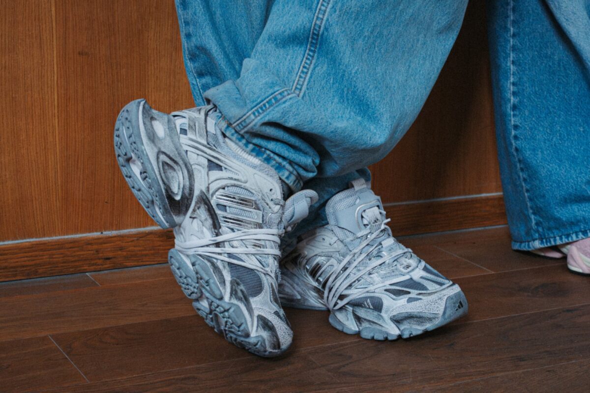 Imagine Stire (P) Culorile care domină industria sneakers în acest moment | 2review.ro