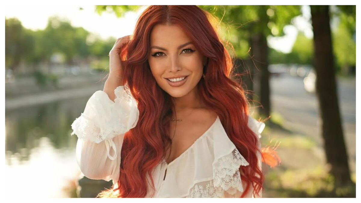 Imagine Stire Cum a apărut Elena Gheorghe la TVR? Nici nu zici că are 41 de ani: „Mamă, tu trebuie să fii pe gustul fetițelor!” | 2review.ro