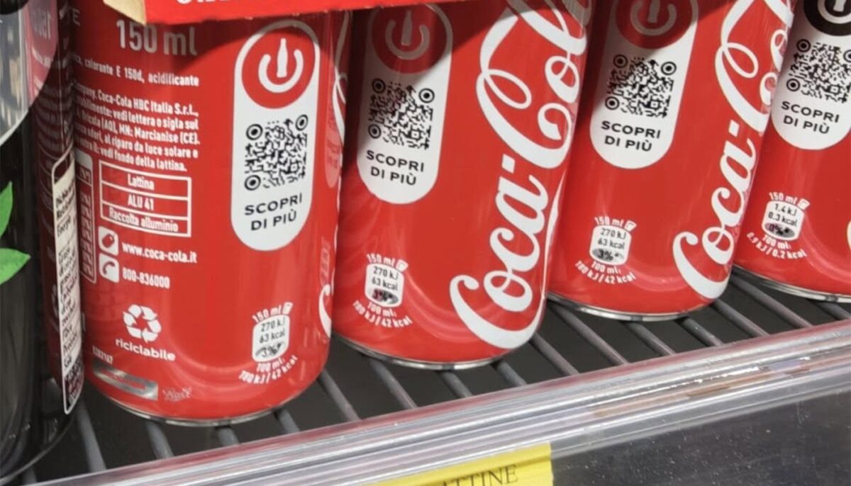 Imagine Stire Coca Cola a scos doze de doar 150 ml. Reacția unei românce: „Dintr-o înghițitură le-ai dat gata”. Cât costă | 2review.ro