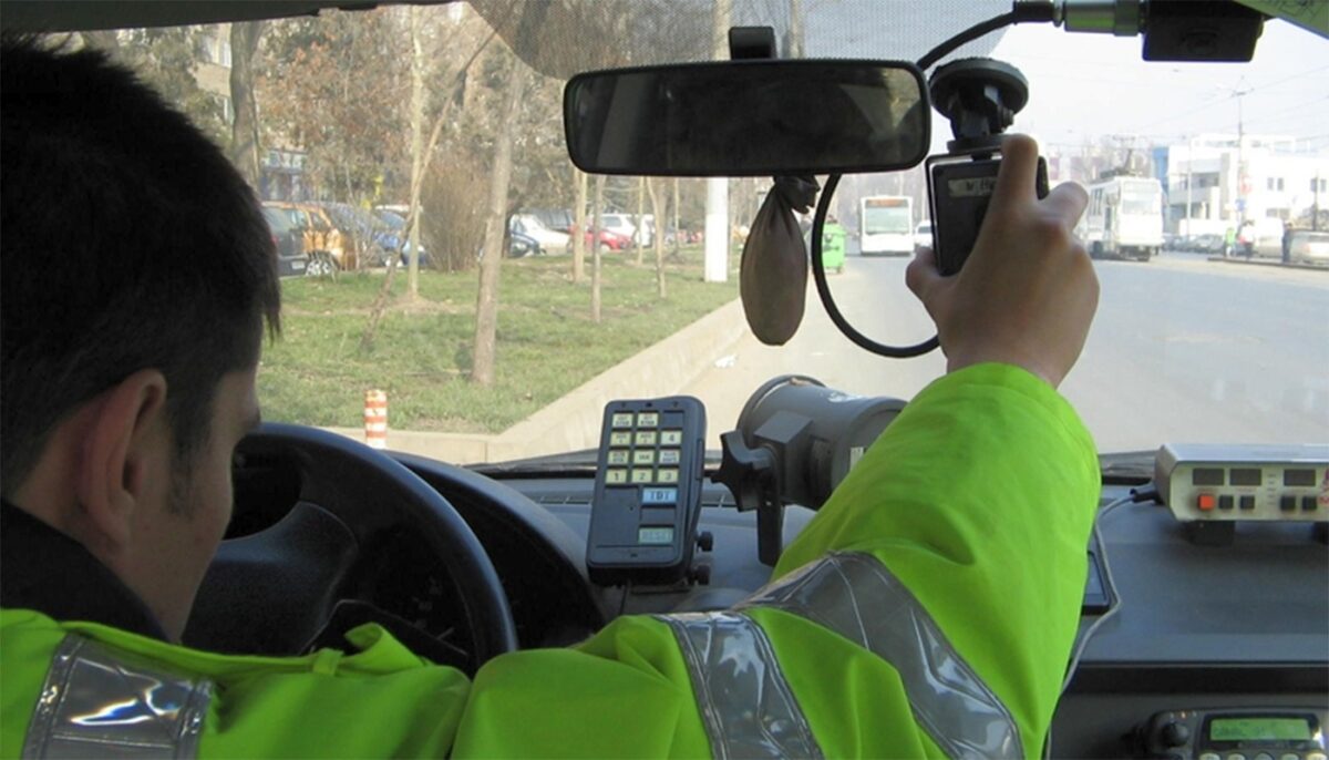 Imagine Stire 3.300 lei amendă în 2026, pentru toți șoferii români care au acest obiect banal în mașină. Puțini știu că nu au voie | 2review.ro