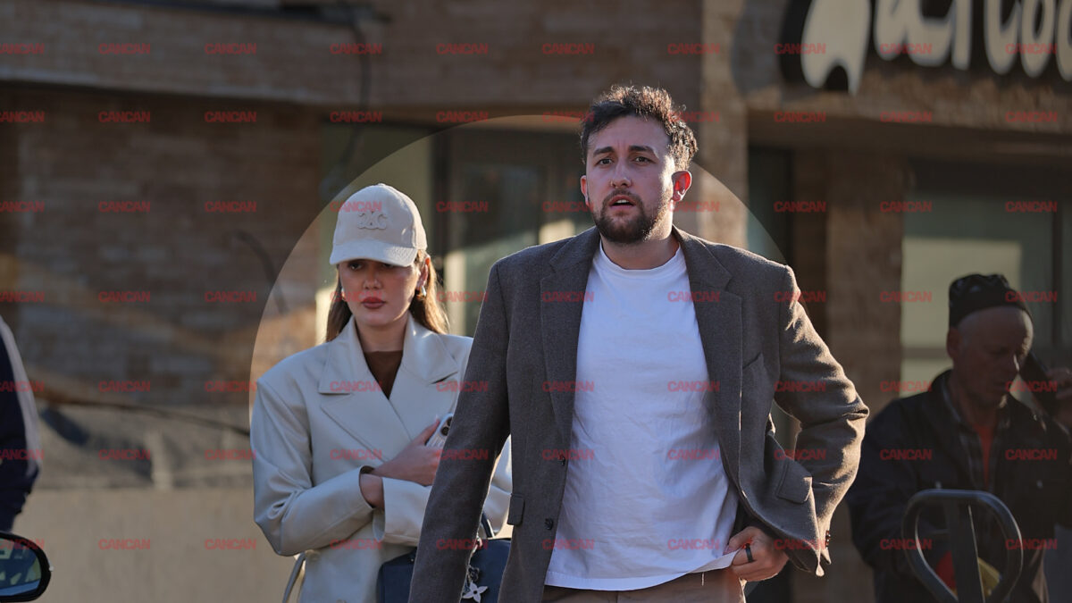 Imagine Stire Emily Burghelea a furat startul sărbătorilor! A scos bradul de Crăciun încă din octombrie, după ce soțul ei a trecut prin clipe grele | 2review.ro