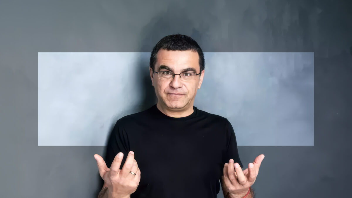 Cine era bruneta focoasă pe care Mihai Mărgineanu o săruta în centrul vechi. Artistul a dezvăluit identitatea misterioasei femei