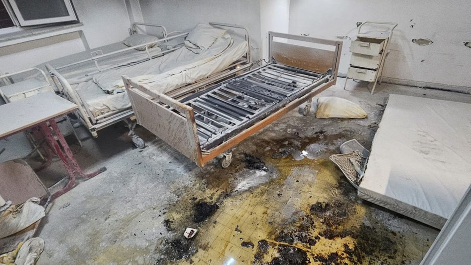 Imagine Stire Alertă la un spital din Reșița. A izbucnit un incendiu la Secția de Psihiatrie, iar 16 pacienți au fost evacuați | 2review.ro