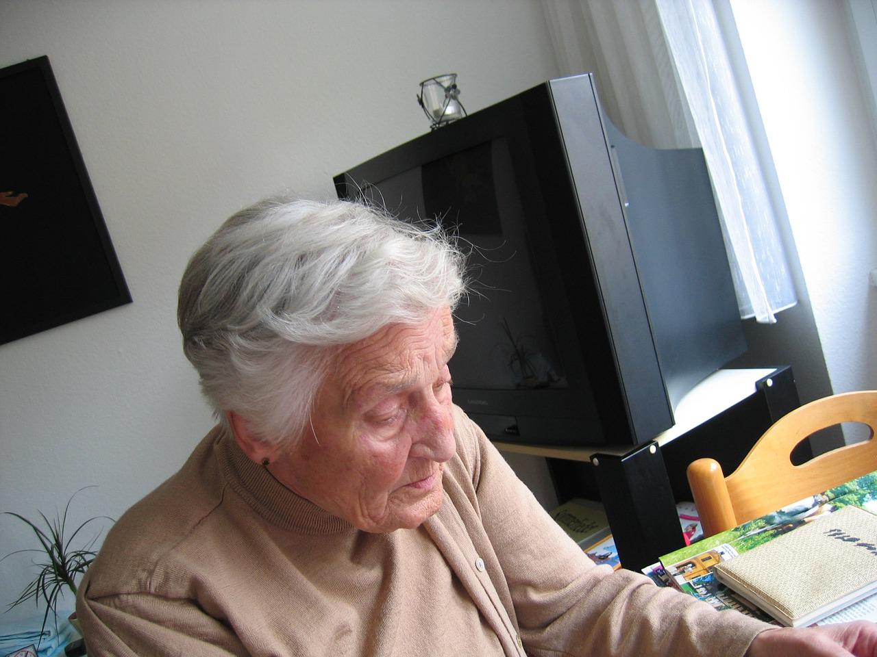 Declarată moartă de autorități, deși trăia. O pensionară a rămas blocată în Cipru după ce i-a fost oprită pensia Declarată moartă de autorități, deși trăia. O pensionară a rămas blocată în Cipru după ce i-a fost oprită pensia