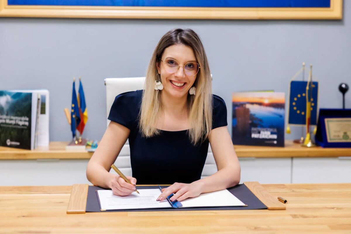 Imagine Stire Ce a făcut Diana Buzoianu cu pisica devenită populară. Ce decizie a luat după ce s-a schimbat Guvernul | 2review.ro