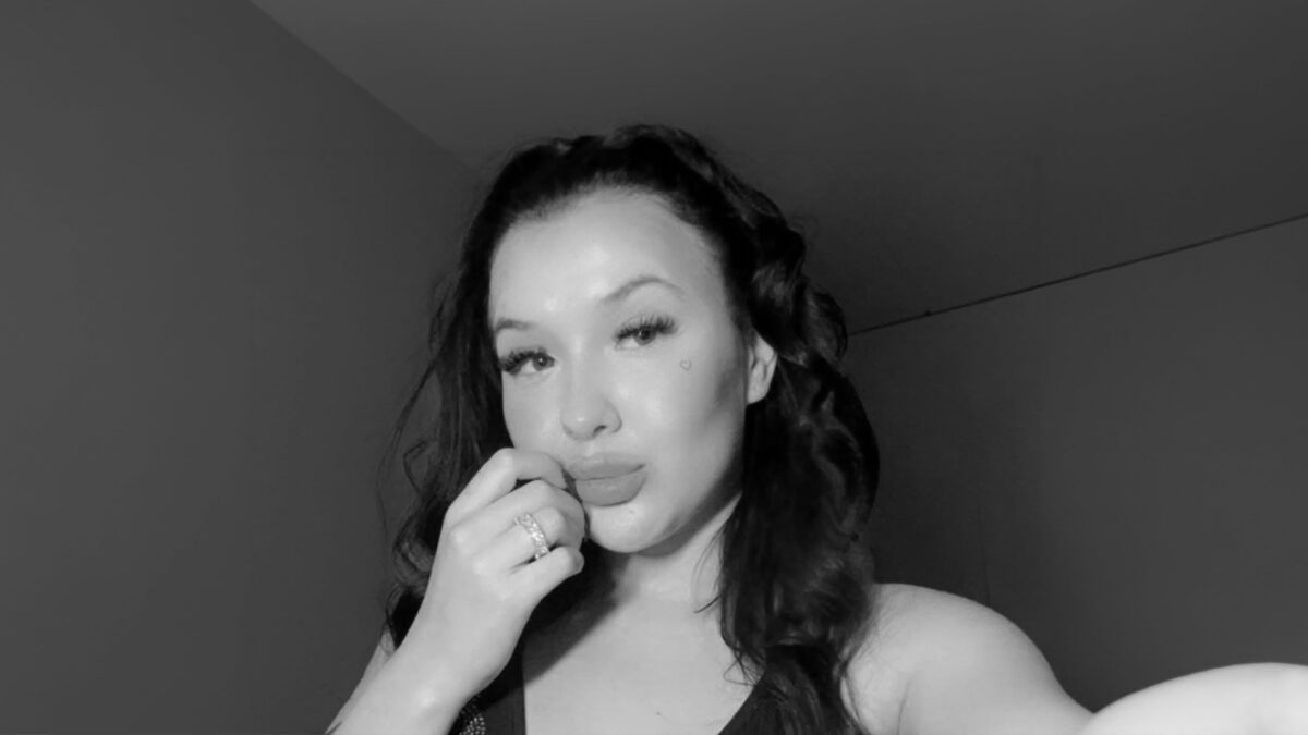 Imagine Stire Tragedie în mediul online. O influenceriță de 23 de ani a murit după un incident transmis live | 2review.ro