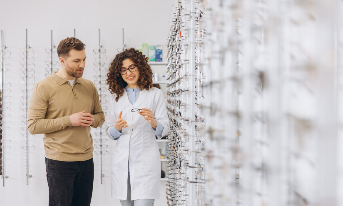 Imagine Stire Ochelari cu aer de vedetă: cum alegi brandul care te reprezintă. Articol susţinut de Optical Investment Group | 2review.ro