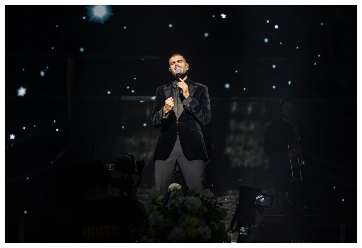 Andrei Bănuță, gest în memoria mamei sale la concertul de la Sala Palatului. Artistul a emoționat publicul