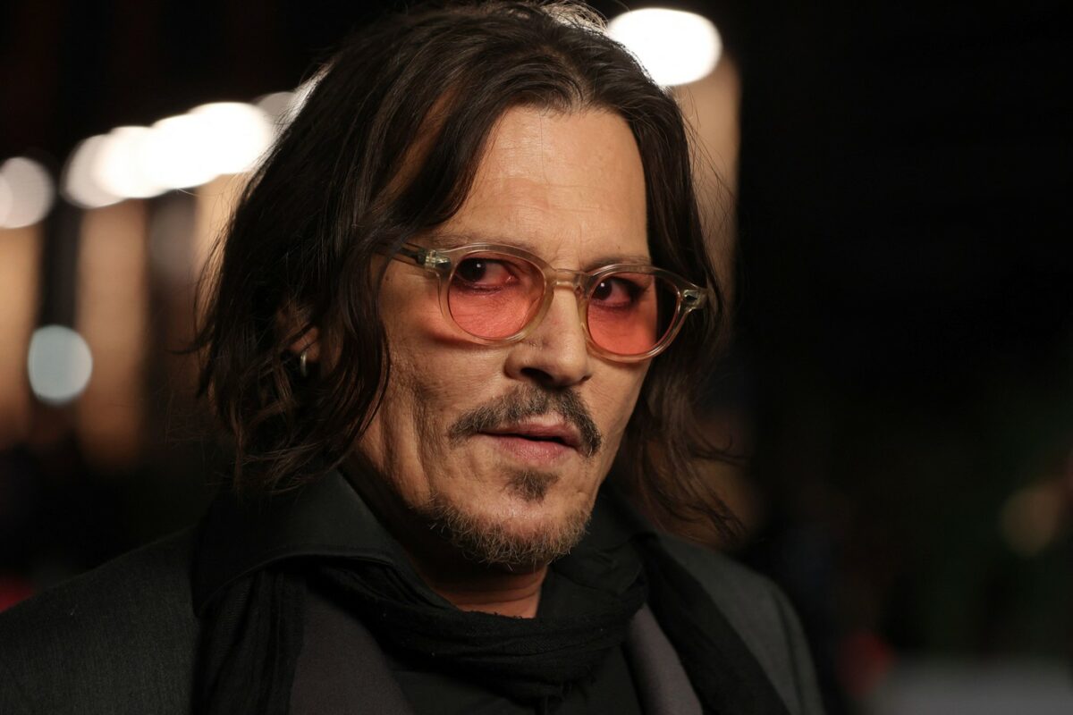 Johnny Depp, de nerecunoscut în primul său film important la Hollywood după opt ani. Cum arată actorul în rolul lui Ebenezer Scrooge