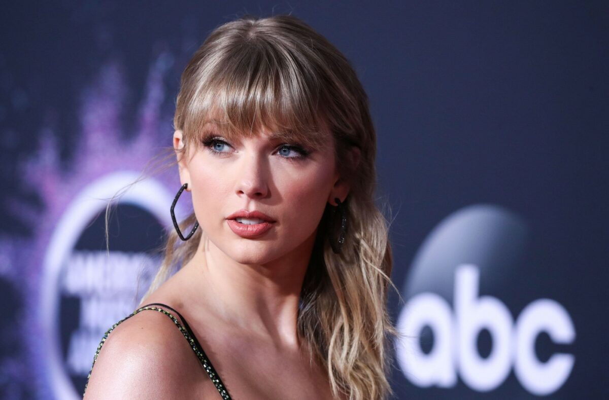 Taylor Swift, întrecută la ascultări de un necunoscut. Cum a ajuns bărbatul să fie condamnat la închisoare