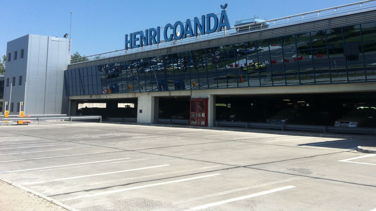 Imagine Stire Un incendiu a izbucnit pe Aeroportul Otopeni! O femeie a fost transportată la spital. Informații de ultimă oră | 2review.ro